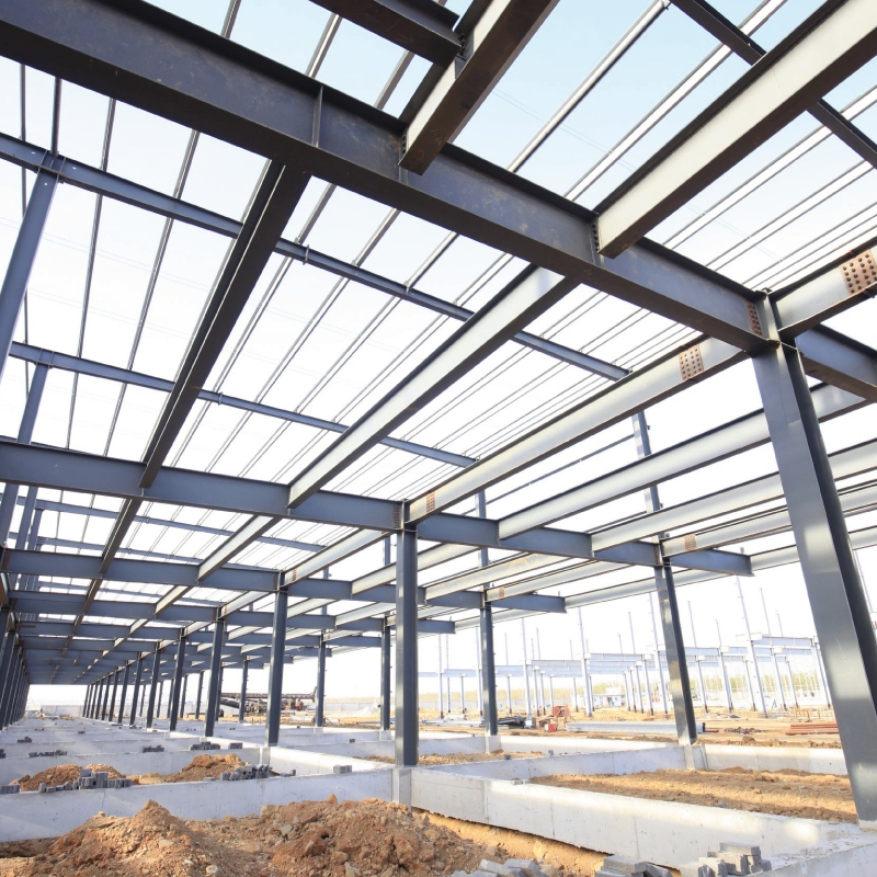Çelik konstrüksiyon alanında yüksek kaliteli ve dayanıklı çözümler sunmaktayız. Endüstriyel tesisler, depolar, fabrikalar ve diğer yapı projeleri için uzma